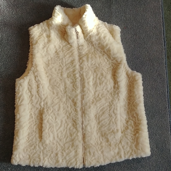 Coldwater Creek Faux Fur Vest Medium - Picture 1 of 4